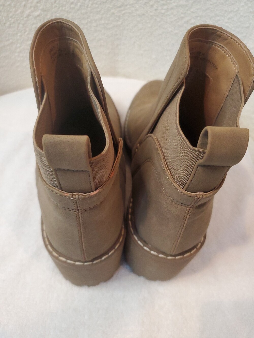 DV by Dolce Vita Women's Rancher Wedge Platform Taupe Brown Boot Size 7 Slip On - Picture 9 of 9
